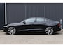 Volvo S60 B4 Plus Dark | Harman Kardon Premium Sound | 20'' lichtmetalen velgen | Elektrisch verstelbare stoelen met geheugen | Elektrisch uitklapbare trekhaak | Stuur en stoelverwarming | Achteruitrijcamera | Keyless | Google Navigatie |