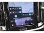 Volvo S60 B4 Plus Dark | Harman Kardon Premium Sound | 20'' lichtmetalen velgen | Elektrisch verstelbare stoelen met geheugen | Elektrisch uitklapbare trekhaak | Stuur en stoelverwarming | Achteruitrijcamera | Keyless | Google Navigatie |