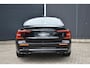 Volvo S60 B4 Plus Dark | Harman Kardon Premium Sound | 20'' lichtmetalen velgen | Elektrisch verstelbare stoelen met geheugen | Elektrisch uitklapbare trekhaak | Stuur en stoelverwarming | Achteruitrijcamera | Keyless | Google Navigatie |
