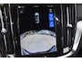 Volvo S60 B4 Plus Dark | Harman Kardon Premium Sound | 20'' lichtmetalen velgen | Elektrisch verstelbare stoelen met geheugen | Elektrisch uitklapbare trekhaak | Stuur en stoelverwarming | Achteruitrijcamera | Keyless | Google Navigatie |