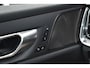 Volvo S60 B4 Plus Dark | Harman Kardon Premium Sound | 20'' lichtmetalen velgen | Elektrisch verstelbare stoelen met geheugen | Elektrisch uitklapbare trekhaak | Stuur en stoelverwarming | Achteruitrijcamera | Keyless | Google Navigatie |