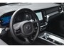 Volvo S60 B4 Plus Dark | Harman Kardon Premium Sound | 20'' lichtmetalen velgen | Elektrisch verstelbare stoelen met geheugen | Elektrisch uitklapbare trekhaak | Stuur en stoelverwarming | Achteruitrijcamera | Keyless | Google Navigatie |