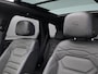 Volkswagen Touareg 3.0TSI 340kW/462PK R-line · Panoramadak · Trekhaak · Leder · Luchtvering