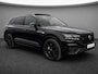 Volkswagen Touareg 3.0TSI 340kW/462PK R-line · Panoramadak · Trekhaak · Leder · Luchtvering