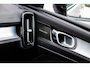 Volvo XC40 2.0 B4 Plus Dark | Trekhaak | Panoramadak | Harman Kardon Audio | Achteruitrijcamera | Parkeersensoren | Keyless Entry | Elektrische Achterklep | Elektrisch Verstelbare Voorstoelen | Stoelverwarming | Google Navigatie | Apple Carplay | Android Auto | Lichtmetalen Velgen 18 inch