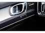 Volvo XC40 2.0 B4 Plus Dark | Trekhaak | Panoramadak | Harman Kardon Audio | Achteruitrijcamera | Parkeersensoren | Keyless Entry | Elektrische Achterklep | Elektrisch Verstelbare Voorstoelen | Stoelverwarming | Google Navigatie | Apple Carplay | Android Auto | Lichtmetalen Velgen 18 inch