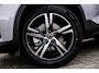 Volvo XC40 2.0 B4 Plus Dark | Trekhaak | Panoramadak | Harman Kardon Audio | Achteruitrijcamera | Parkeersensoren | Keyless Entry | Elektrische Achterklep | Elektrisch Verstelbare Voorstoelen | Stoelverwarming | Google Navigatie | Apple Carplay | Android Auto | Lichtmetalen Velgen 18 inch