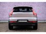 Volvo XC40 2.0 B4 Plus Dark | Trekhaak | Panoramadak | Harman Kardon Audio | Achteruitrijcamera | Parkeersensoren | Keyless Entry | Elektrische Achterklep | Elektrisch Verstelbare Voorstoelen | Stoelverwarming | Google Navigatie | Apple Carplay | Android Auto | Lichtmetalen Velgen 18 inch