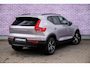 Volvo XC40 2.0 B4 Plus Dark | Trekhaak | Panoramadak | Harman Kardon Audio | Achteruitrijcamera | Parkeersensoren | Keyless Entry | Elektrische Achterklep | Elektrisch Verstelbare Voorstoelen | Stoelverwarming | Google Navigatie | Apple Carplay | Android Auto | Lichtmetalen Velgen 18 inch