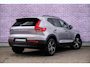 Volvo XC40 2.0 B4 Plus Dark | Trekhaak | Panoramadak | Harman Kardon Audio | Achteruitrijcamera | Parkeersensoren | Keyless Entry | Elektrische Achterklep | Elektrisch Verstelbare Voorstoelen | Stoelverwarming | Google Navigatie | Apple Carplay | Android Auto | Lichtmetalen Velgen 18 inch