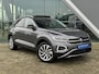 Volkswagen T-Roc 1.5 TSI 150pk Automaat / Panoramadak / Leder / IQ Light / Camera