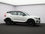 Volvo XC40 2.0 B4 Plus Black Edition / Stoel- + stuurwielverwarming / Elektr. stoelverstelling / Harman Kardon Audio / Nubuck / Achteruitrijcamera / 20" / Pilot Assist / BLIS