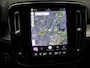 Volvo XC40 2.0 B4 Plus Black Edition / Stoel- + stuurwielverwarming / Elektr. stoelverstelling / Harman Kardon Audio / Nubuck / Achteruitrijcamera / 20" / Pilot Assist / BLIS