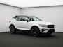 Volvo XC40 2.0 B4 Plus Black Edition / Stoel- + stuurwielverwarming / Elektr. stoelverstelling / Harman Kardon Audio / Nubuck / Achteruitrijcamera / 20" / Pilot Assist / BLIS