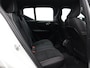 Volvo XC40 2.0 B4 Plus Black Edition / Stoel- + stuurwielverwarming / Elektr. stoelverstelling / Harman Kardon Audio / Nubuck / Achteruitrijcamera / 20" / Pilot Assist / BLIS