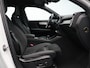 Volvo XC40 2.0 B4 Plus Black Edition / Stoel- + stuurwielverwarming / Elektr. stoelverstelling / Harman Kardon Audio / Nubuck / Achteruitrijcamera / 20" / Pilot Assist / BLIS