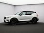Volvo XC40 2.0 B4 Plus Black Edition / Stoel- + stuurwielverwarming / Elektr. stoelverstelling / Harman Kardon Audio / Nubuck / Achteruitrijcamera / 20" / Pilot Assist / BLIS
