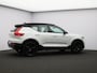 Volvo XC40 2.0 B4 Plus Black Edition / Stoel- + stuurwielverwarming / Elektr. stoelverstelling / Harman Kardon Audio / Nubuck / Achteruitrijcamera / 20" / Pilot Assist / BLIS