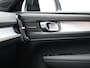 Volvo XC40 2.0 B4 Plus Black Edition / Stoel- + stuurwielverwarming / Elektr. stoelverstelling / Harman Kardon Audio / Nubuck / Achteruitrijcamera / 20" / Pilot Assist / BLIS