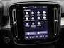 Volvo XC40 2.0 B4 Plus Black Edition / Stoel- + stuurwielverwarming / Elektr. stoelverstelling / Harman Kardon Audio / Nubuck / Achteruitrijcamera / 20" / Pilot Assist / BLIS