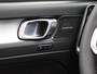 Volvo XC40 2.0 B4 Plus Dark / Pano. dak / Elektr. stoelverstelling / Stoel- + stuurwielverwarming / Harmand Kardon Audio / 19" / BLIS