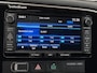 Mitsubishi Outlander 2.0 PHEV instyle+ Navigatie Climate Control Panoramadak Parkeerhulp Stoelverwarming Adaptieve Cruise Control Licht metalen velgen