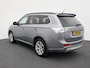 Mitsubishi Outlander 2.0 PHEV instyle+ Navigatie Climate Control Panoramadak Parkeerhulp Stoelverwarming Adaptieve Cruise Control Licht metalen velgen