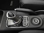 Mitsubishi Outlander 2.0 PHEV instyle+ Navigatie Climate Control Panoramadak Parkeerhulp Stoelverwarming Adaptieve Cruise Control Licht metalen velgen