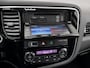 Mitsubishi Outlander 2.0 PHEV instyle+ Navigatie Climate Control Panoramadak Parkeerhulp Stoelverwarming Adaptieve Cruise Control Licht metalen velgen