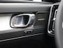 Volvo XC40 2.0 B4 Plus Dark / Pano. dak / Elektr. stoelverstelling / Stoel- + stuurwielverwarming / Harman Kardon Audio / BLIS