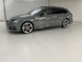 Audi A4 Avant 40 TFSI Sport S line black edition / Panoramisch Schuif/Kantel dak / S-Line Interieur / Navigatie / Camera / Keyless Entry & Go / Wegklapbare trekhaak / DAB / Elektrische Achterklep / Dual Zone Climate Control / Cruise Control /