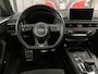 Audi A4 Avant 40 TFSI Sport S line black edition / Panoramisch Schuif/Kantel dak / S-Line Interieur / Navigatie / Camera / Keyless Entry & Go / Wegklapbare trekhaak / DAB / Elektrische Achterklep / Dual Zone Climate Control / Cruise Control /