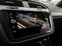 Volkswagen Tiguan Allspace 1.5 TSI 150 pk DSG R-Line Business 7pers. | Wegklapbare Trekhaak | Achteruitrijcamera | Apple Carplay |