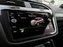 Volkswagen Tiguan Allspace 1.5 TSI 150 pk DSG R-Line Business 7pers. | Wegklapbare Trekhaak | Achteruitrijcamera | Apple Carplay |