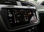 Volkswagen Tiguan Allspace 1.5 TSI 150 pk DSG R-Line Business 7pers. | Wegklapbare Trekhaak | Achteruitrijcamera | Apple Carplay |