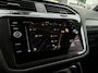 Volkswagen Tiguan Allspace 1.5 TSI 150 pk DSG R-Line Business 7pers. | Wegklapbare Trekhaak | Achteruitrijcamera | Apple Carplay |