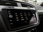 Volkswagen Tiguan Allspace 1.5 TSI 150 pk DSG R-Line Business 7pers. | Wegklapbare Trekhaak | Achteruitrijcamera | Apple Carplay |