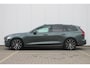 Volvo V60 T8 Plug-in hybrid AWD Ultra Dark | Adaptive Cruise & Pilot Assist | Panoramadak | Trekhaak | 360 graden camera | Head-up display | Premium audio by Harman Kardon | Verwarmbare voorstoelen en achterbank | Keyless