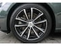 Volvo V60 T8 Plug-in hybrid AWD Ultra Dark | Adaptive Cruise & Pilot Assist | Panoramadak | Trekhaak | 360 graden camera | Head-up display | Premium audio by Harman Kardon | Verwarmbare voorstoelen en achterbank | Keyless