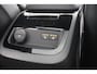 Volvo V60 T8 Plug-in hybrid AWD Ultra Dark | Adaptive Cruise & Pilot Assist | Panoramadak | Trekhaak | 360 graden camera | Head-up display | Premium audio by Harman Kardon | Verwarmbare voorstoelen en achterbank | Keyless