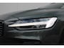 Volvo V60 T8 Plug-in hybrid AWD Ultra Dark | Adaptive Cruise & Pilot Assist | Panoramadak | Trekhaak | 360 graden camera | Head-up display | Premium audio by Harman Kardon | Verwarmbare voorstoelen en achterbank | Keyless