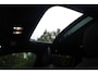 Volvo V60 T8 Plug-in hybrid AWD Ultra Dark | Adaptive Cruise & Pilot Assist | Panoramadak | Trekhaak | 360 graden camera | Head-up display | Premium audio by Harman Kardon | Verwarmbare voorstoelen en achterbank | Keyless