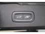 Volvo V60 T8 Plug-in hybrid AWD Ultra Dark | Adaptive Cruise & Pilot Assist | Panoramadak | Trekhaak | 360 graden camera | Head-up display | Premium audio by Harman Kardon | Verwarmbare voorstoelen en achterbank | Keyless