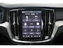 Volvo V60 T8 Plug-in hybrid AWD Ultra Dark | Adaptive Cruise & Pilot Assist | Panoramadak | Trekhaak | 360 graden camera | Head-up display | Premium audio by Harman Kardon | Verwarmbare voorstoelen en achterbank | Keyless