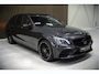 Mercedes-Benz C-klasse Estate 300 e Business Solution AMG | Panoramadak | Stoelverwarming | 360 Camera | Dodehoekdetectie | Cruise Control | Apple Carplay | Navigatie | Trekhaak | DAB | Ambiance Verlichting | Multibeam | SOH 89,49%
