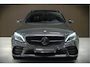 Mercedes-Benz C-klasse Estate 300 e Business Solution AMG | Panoramadak | Stoelverwarming | 360 Camera | Dodehoekdetectie | Cruise Control | Apple Carplay | Navigatie | Trekhaak | DAB | Ambiance Verlichting | Multibeam | SOH 89,49%