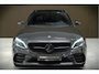 Mercedes-Benz C-klasse Estate 300 e Business Solution AMG | Panoramadak | Stoelverwarming | 360 Camera | Dodehoekdetectie | Cruise Control | Apple Carplay | Navigatie | Trekhaak | DAB | Ambiance Verlichting | Multibeam | SOH 89,49%