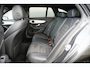 Mercedes-Benz C-klasse Estate 300 e Business Solution AMG | Panoramadak | Stoelverwarming | 360 Camera | Dodehoekdetectie | Cruise Control | Apple Carplay | Navigatie | Trekhaak | DAB | Ambiance Verlichting | Multibeam | SOH 89,49%