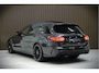 Mercedes-Benz C-klasse Estate 300 e Business Solution AMG | Panoramadak | Stoelverwarming | 360 Camera | Dodehoekdetectie | Cruise Control | Apple Carplay | Navigatie | Trekhaak | DAB | Ambiance Verlichting | Multibeam | SOH 89,49%