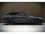 Mercedes-Benz C-klasse Estate 300 e Business Solution AMG | Panoramadak | Stoelverwarming | 360 Camera | Dodehoekdetectie | Cruise Control | Apple Carplay | Navigatie | Trekhaak | DAB | Ambiance Verlichting | Multibeam | SOH 89,49%
